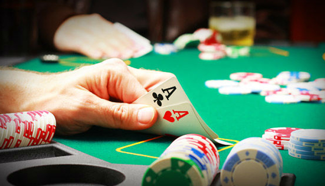 Cara Bermain Kartu Poker Lubang dengan Benar